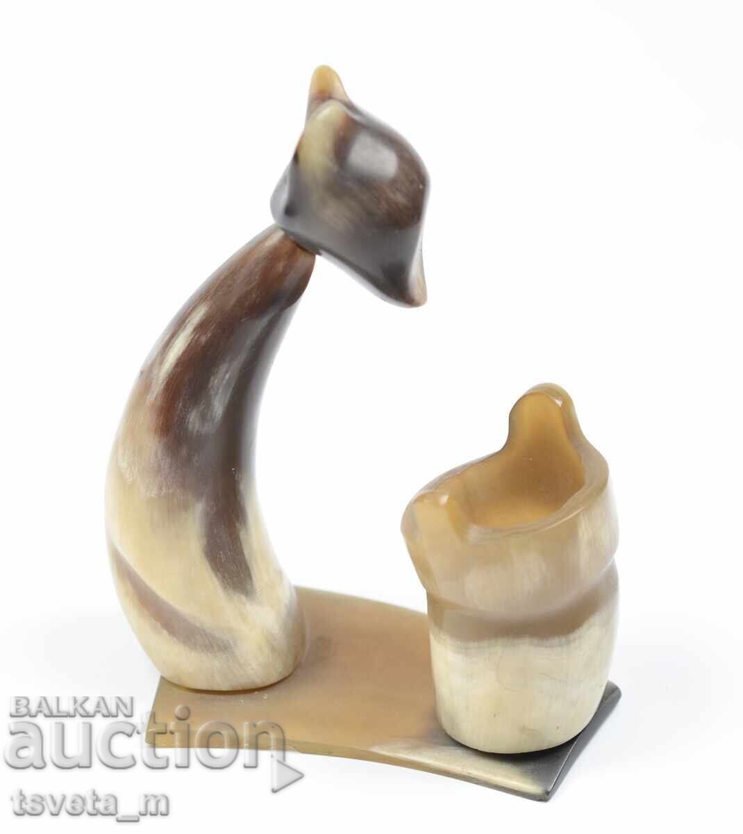 Licitație Figurină veche / suport de creion din corn