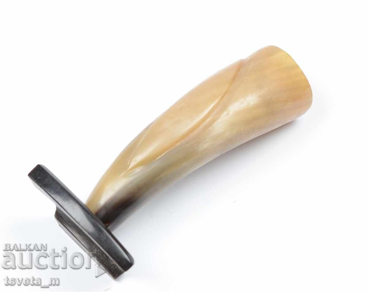 Delivery of Antique figure / pencil holder vase made of horn