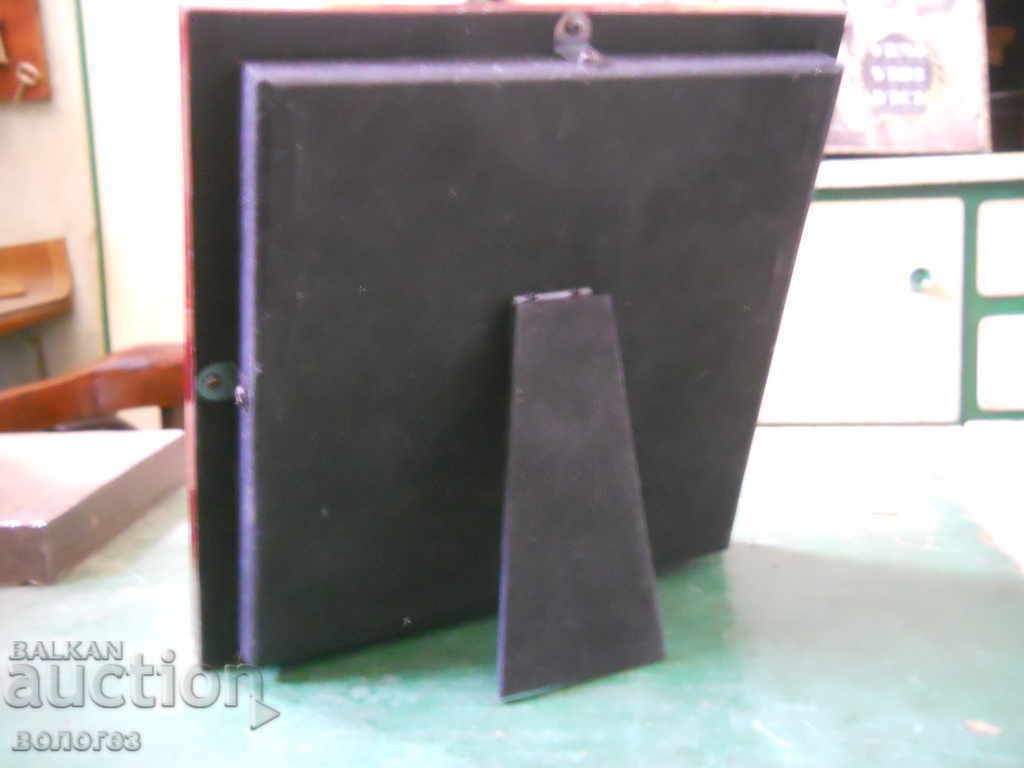 Auction  Picture of a rhyton from the Panagurian treasure in a frame