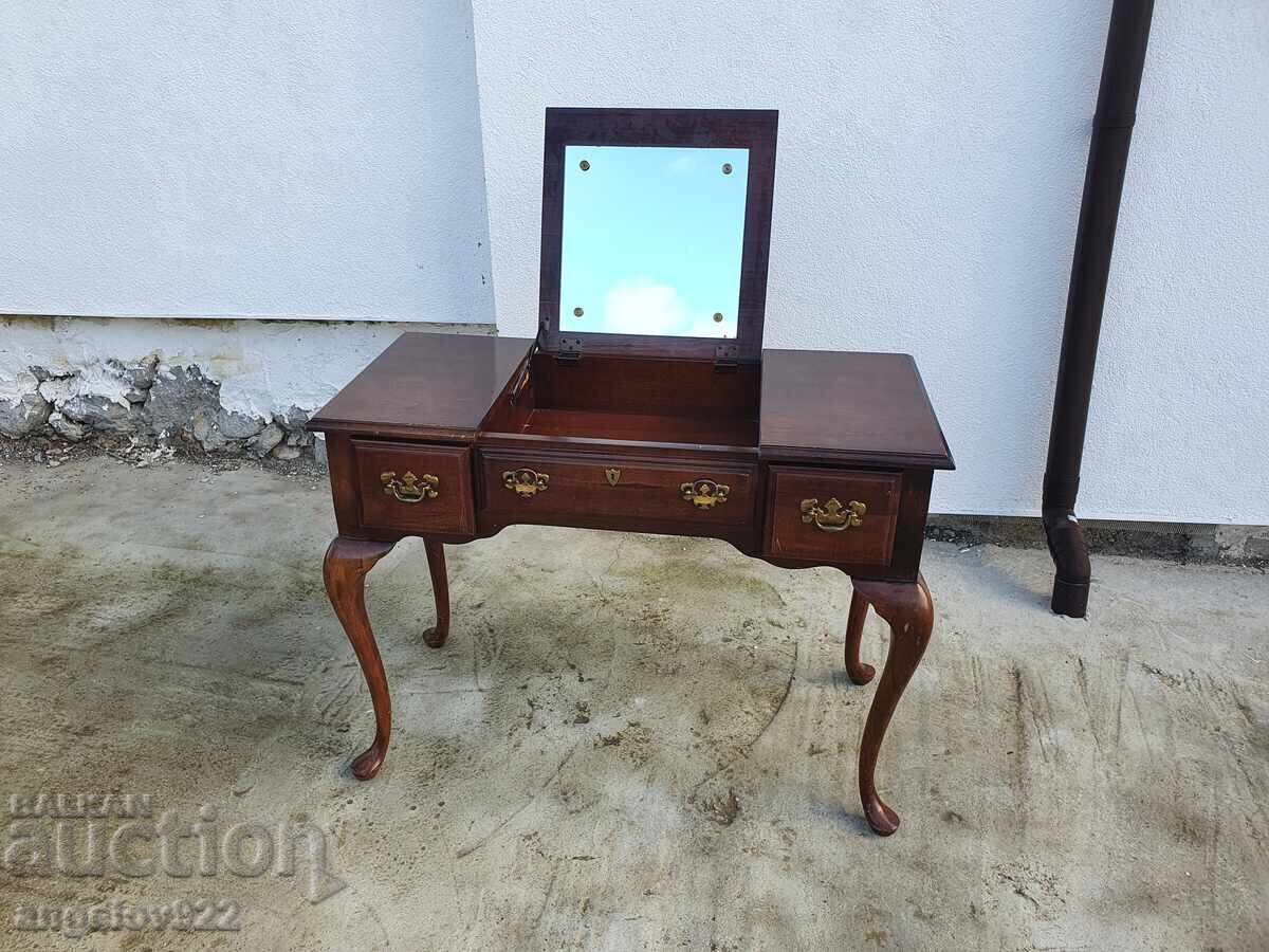 Birou din lemn masiv vintage, frumos!!! cu preț 0.01 BGN | € 0.01