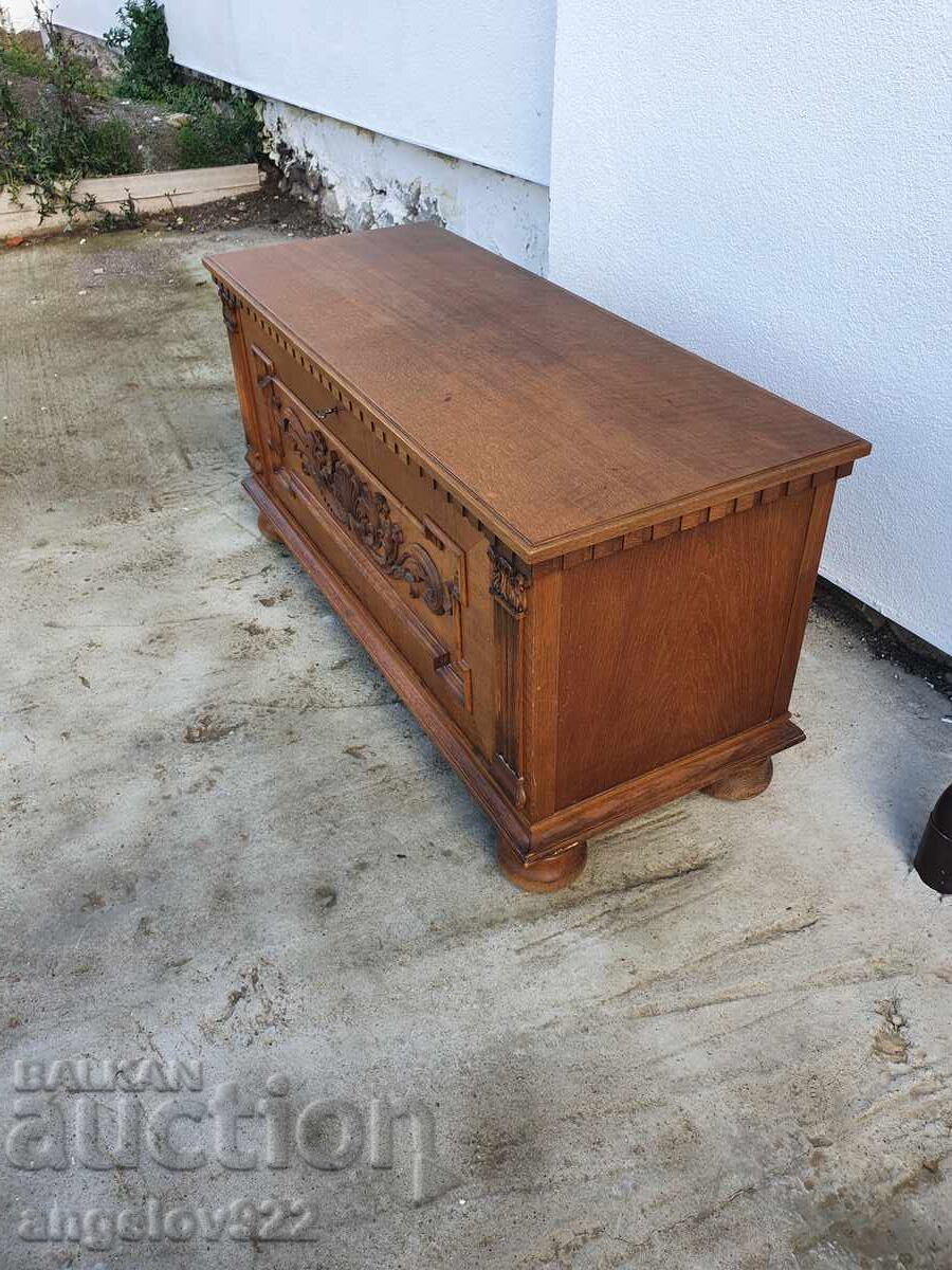 Auction Beautiful vintage wooden chest of drawers!!! Auction Beautiful vintage wooden chest of drawers!!!