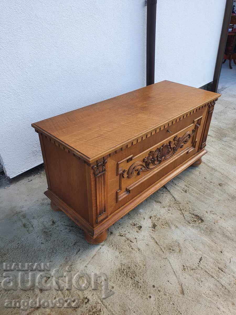 Delivery of Beautiful vintage wooden chest of drawers!!! Delivery of Beautiful vintage wooden chest of drawers!!!