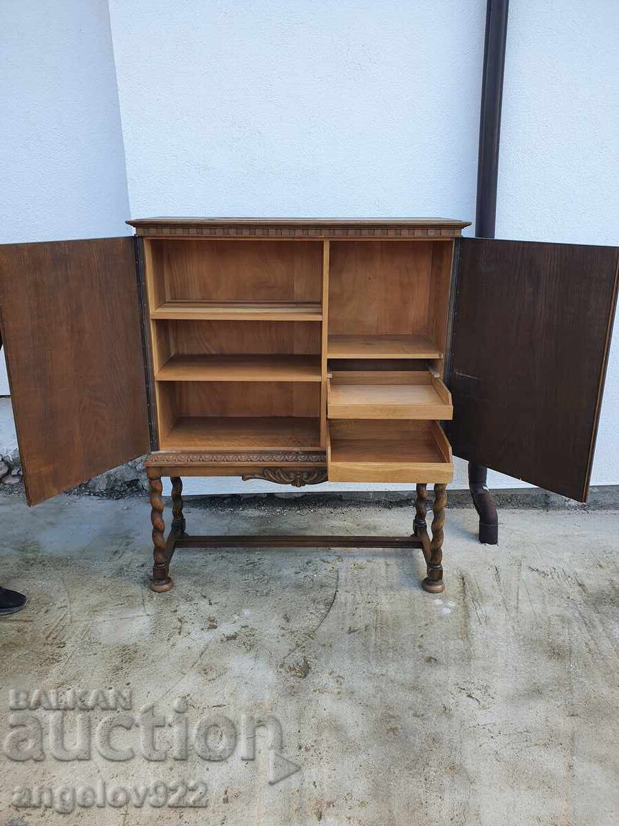 Красив винтидж дървен скрин масив!!! с цена 0.01 лв. | € 0.01 Красив винтидж дървен скрин масив!!! с цена 0.01 лв. | € 0.01