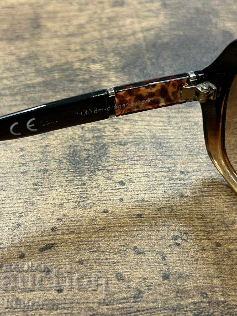 Ochelari de soare pentru damă DM cu preț 30.00 BGN | € 15.34 Ochelari de soare pentru damă DM cu preț 30.00 BGN | € 15.34