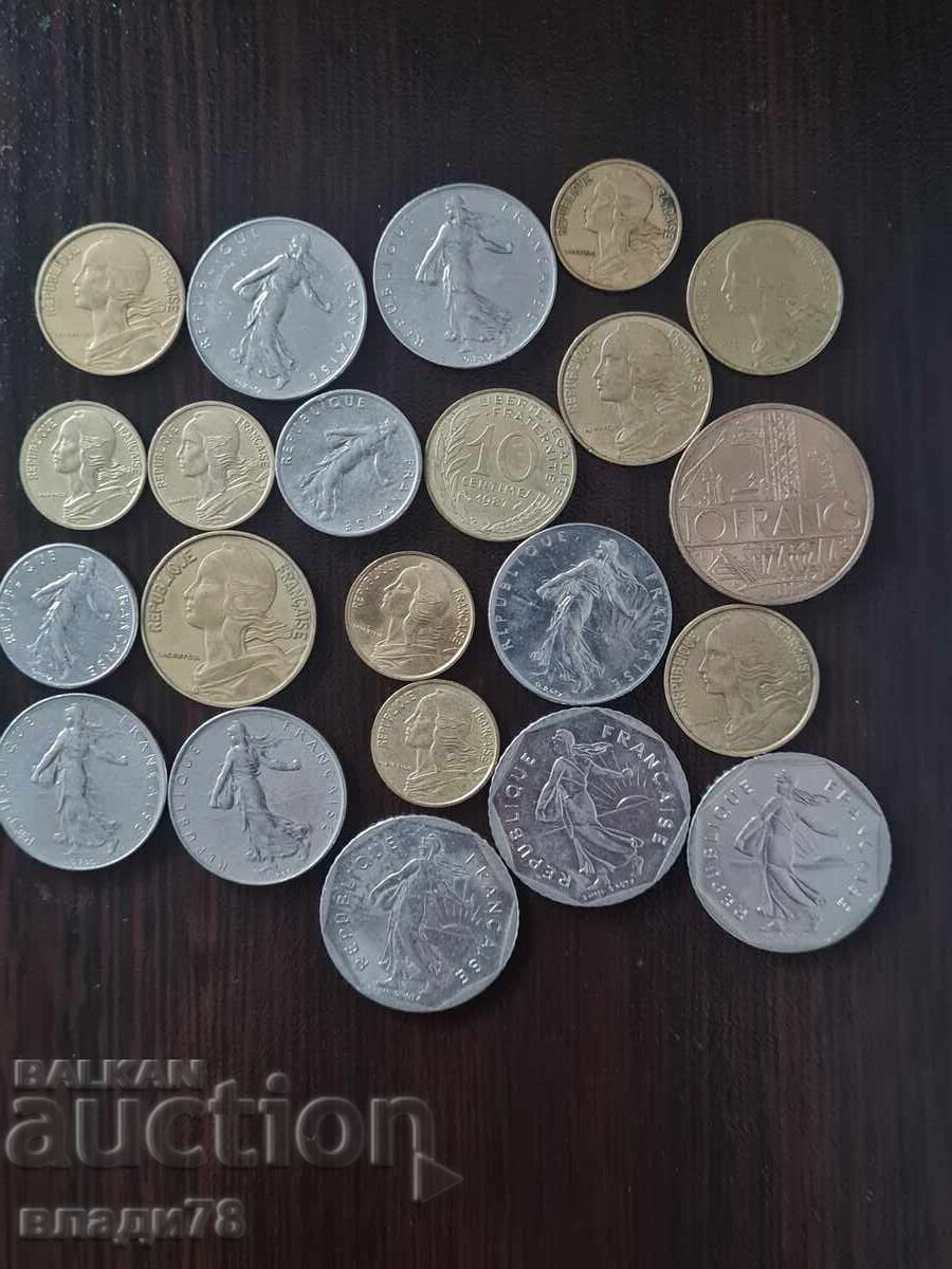 O mulțime de monede Franța