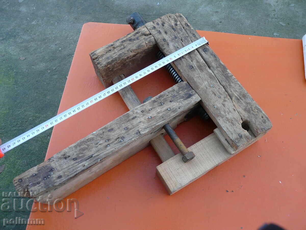 Παλιός σφιγκτήρας ξυλουργού με τιμή 100.00 BGN | € 51.13 Παλιός σφιγκτήρας ξυλουργού με τιμή 100.00 BGN | € 51.13