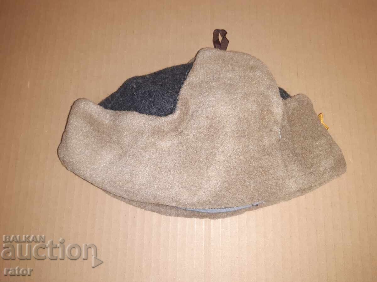 Licitație Cercel militar, pălărie, șapcă, uniformă - BNA, NRB Licitație Cercel militar, pălărie, șapcă, uniformă - BNA, NRB