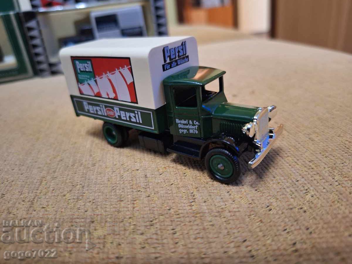 Delivery of LLEDO ENGLAND Model Car Delivery of LLEDO ENGLAND Model Car