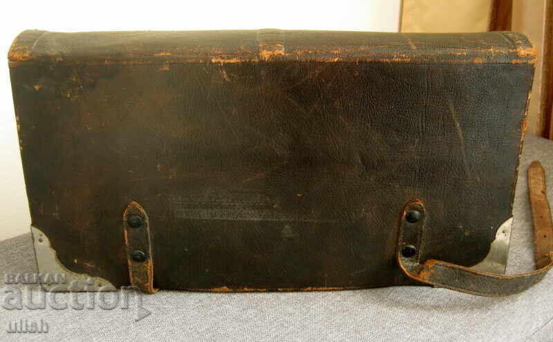 1900 δερμάτινη τσάντα του τραπεζίτη ελεγκτή λογιστή με τιμή 200.00 BGN | € 102.26