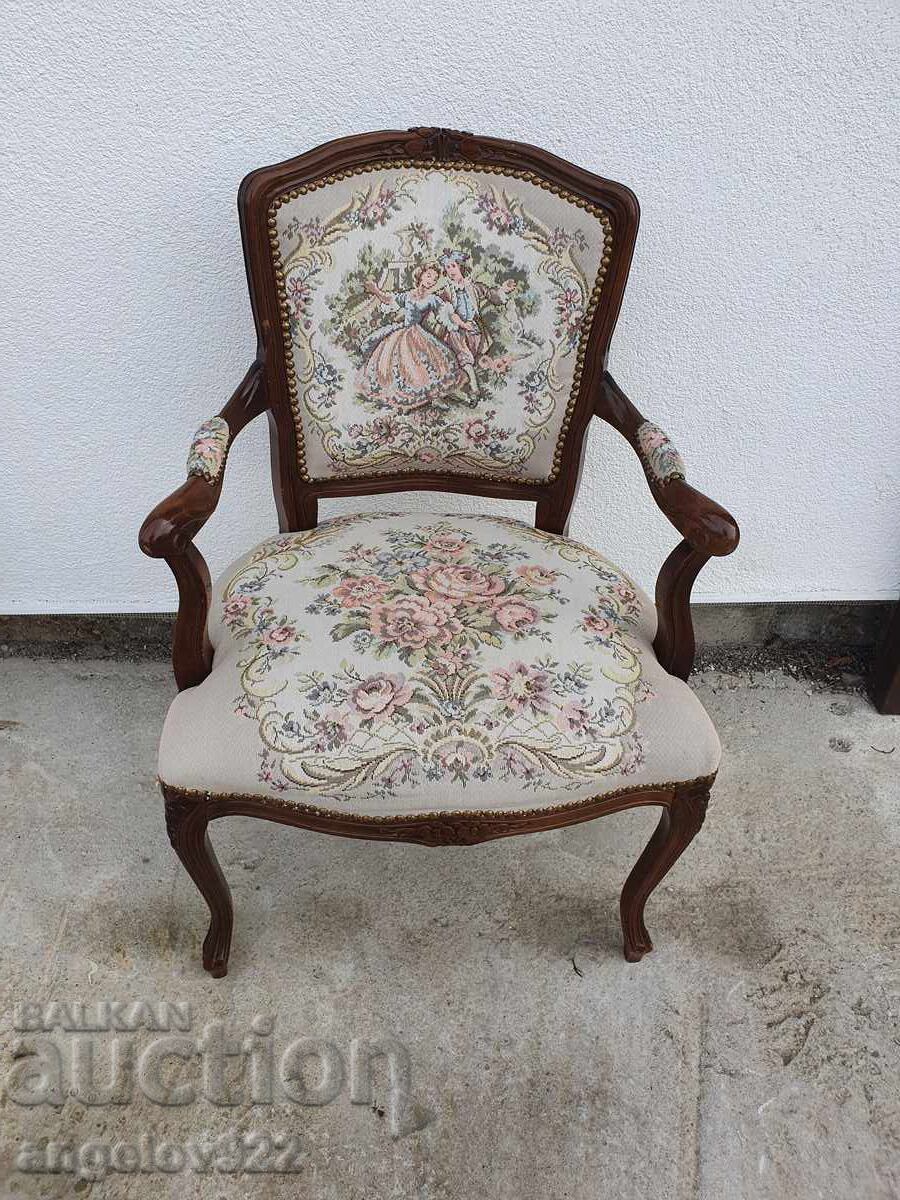 Auction Beautiful vintage solid Romeo and Juliet chair! Auction Beautiful vintage solid Romeo and Juliet chair!