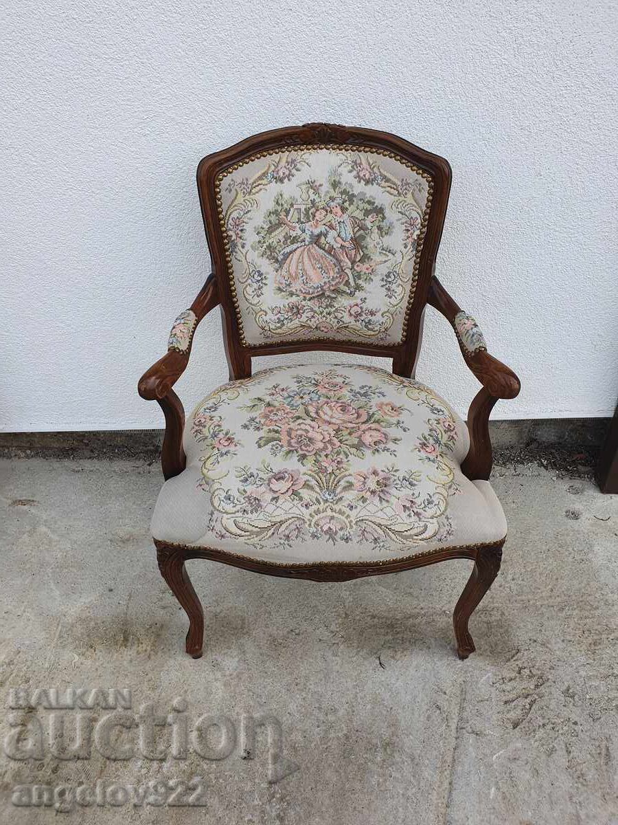 Beautiful vintage solid Romeo and Juliet chair! Beautiful vintage solid Romeo and Juliet chair!