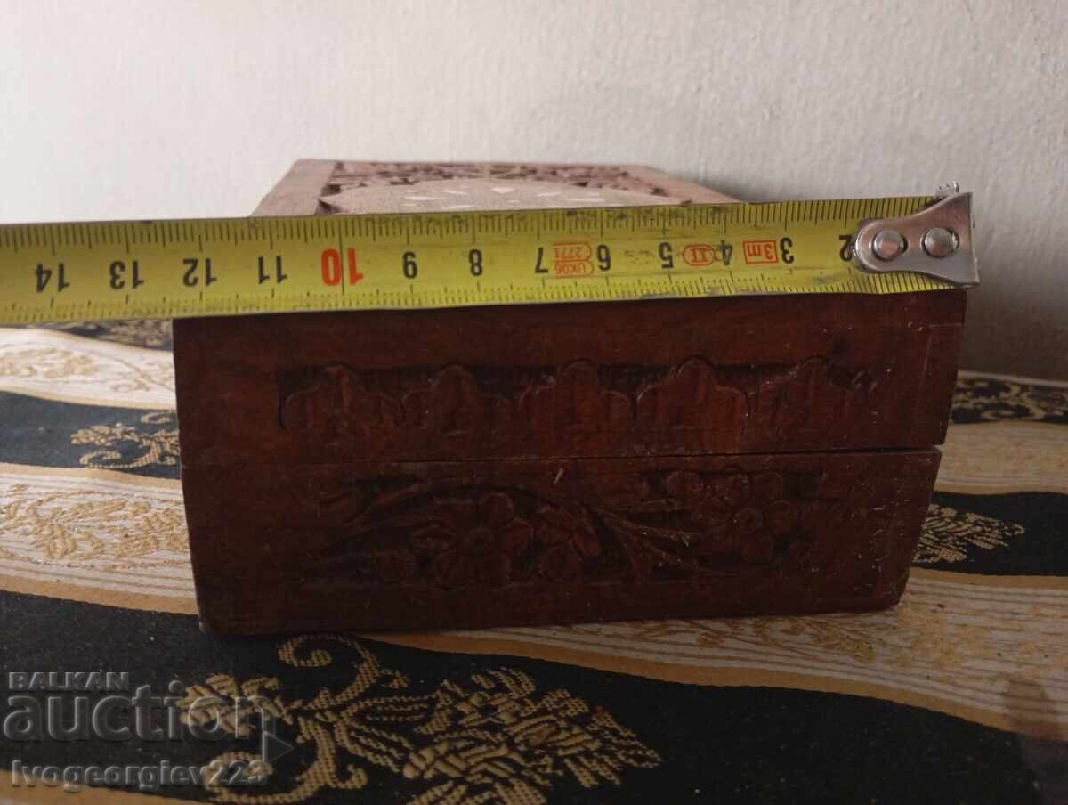 Delivery of Old wooden box