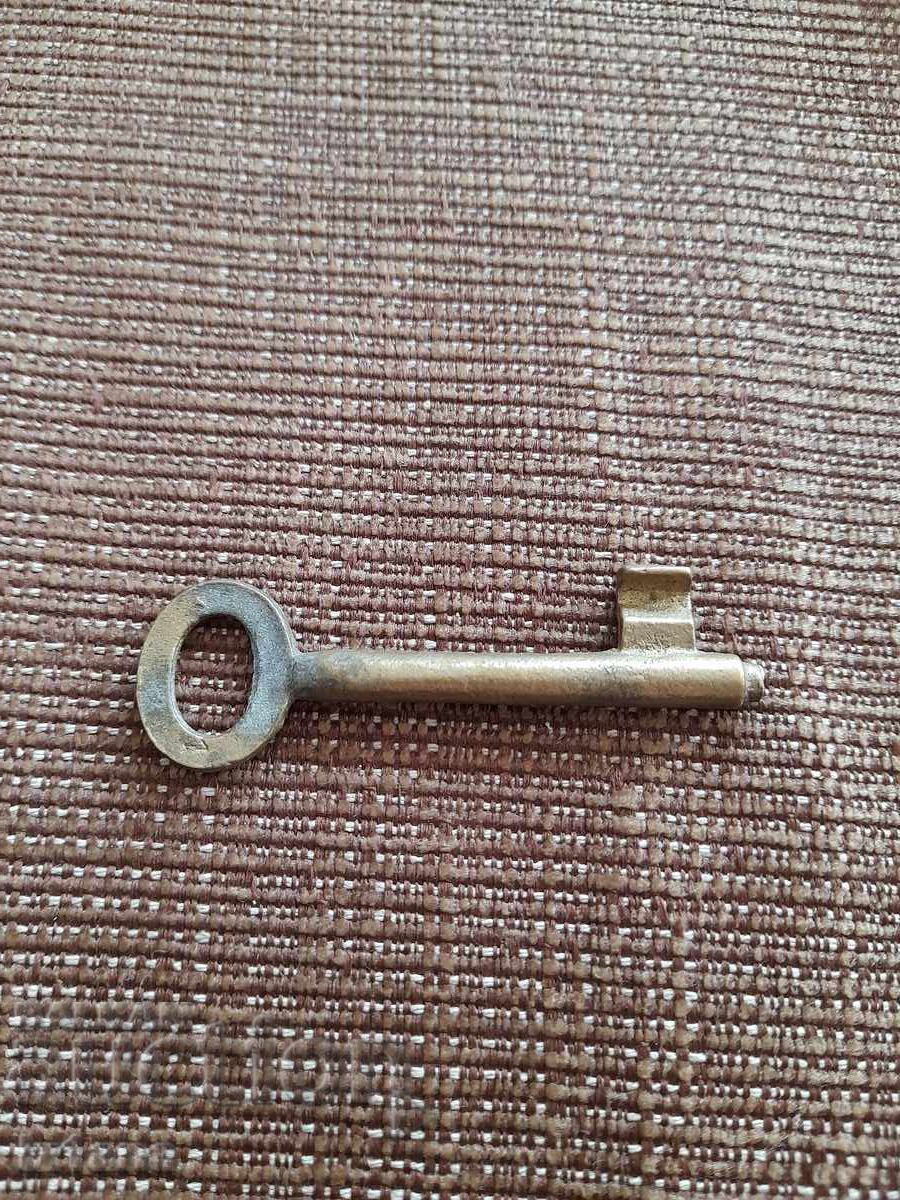 Стар метален ключ Стар метален ключ