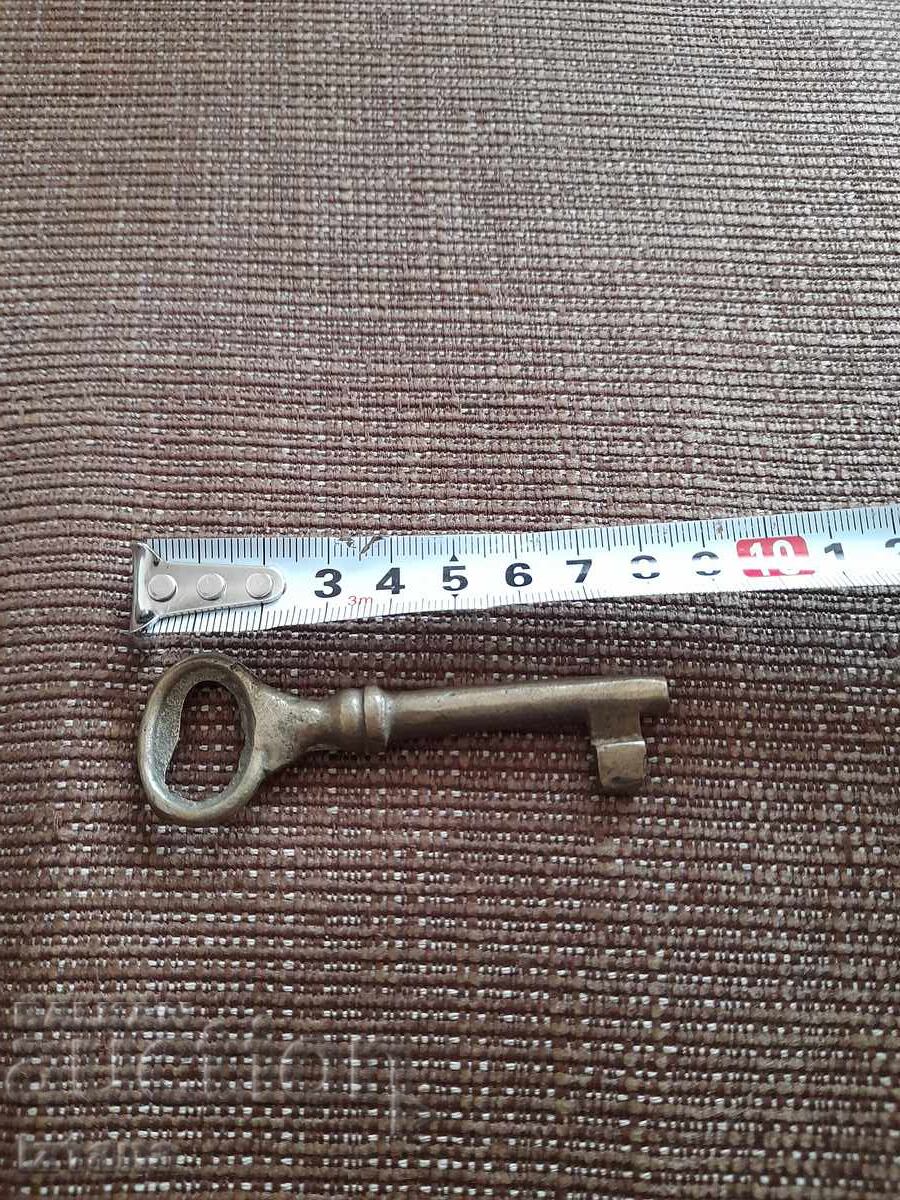 Cheie veche de metal cu preț 13.00 BGN | € 6.65
