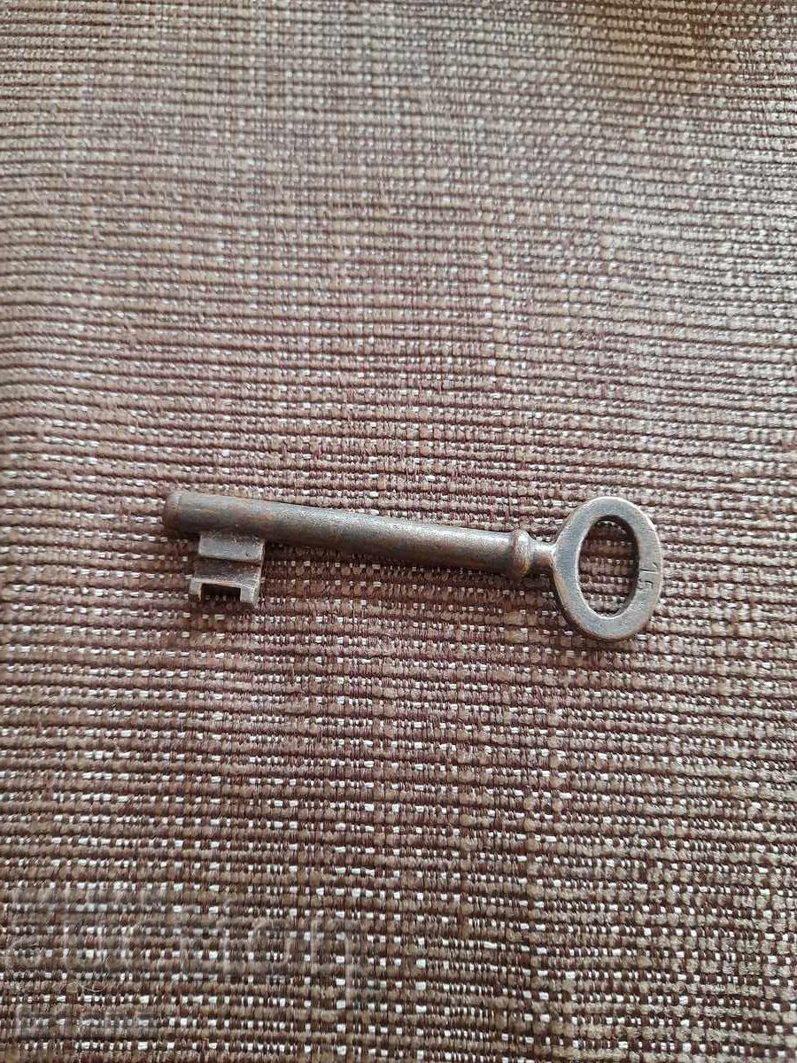 Auction  Old metal key
