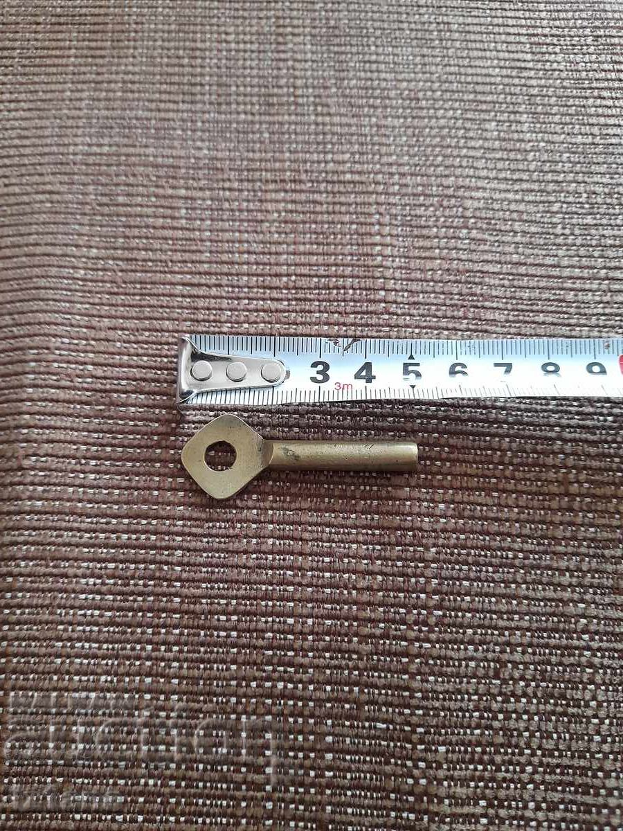 Cheie veche de metal cu preț 13.00 BGN | € 6.65