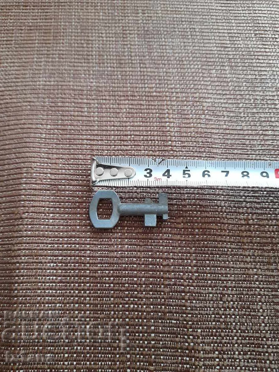 Cheie veche de metal cu preț 6.00 BGN | € 3.07