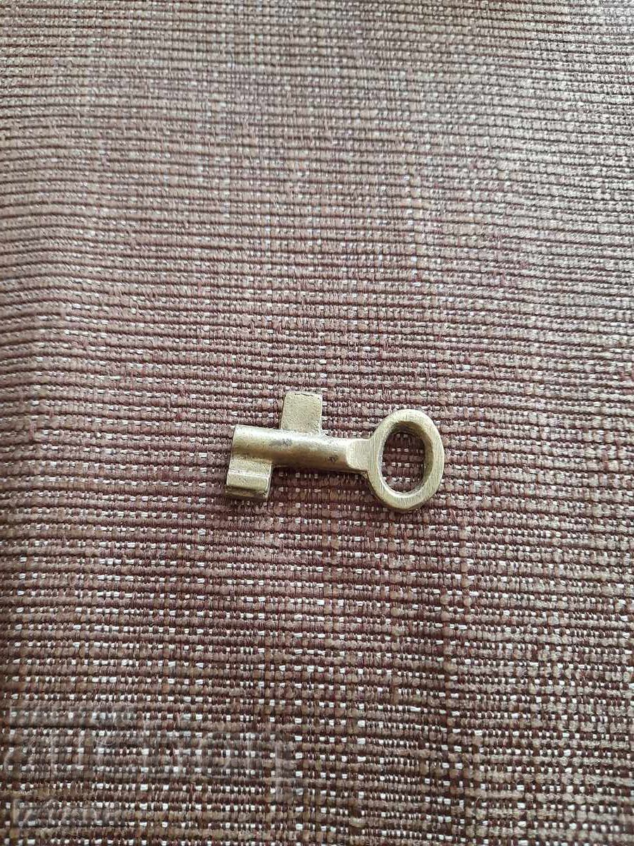 Auction  Old metal key