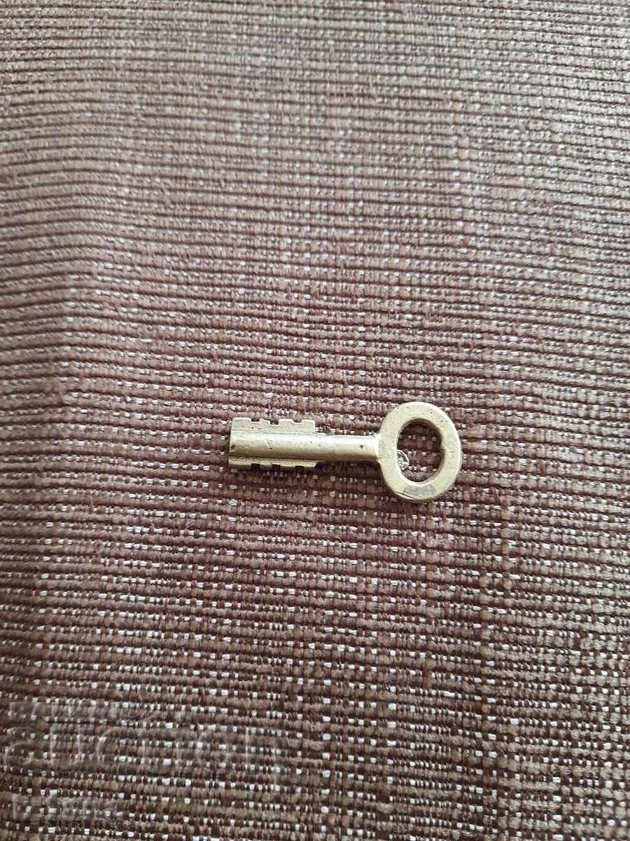 Auction  Old metal key
