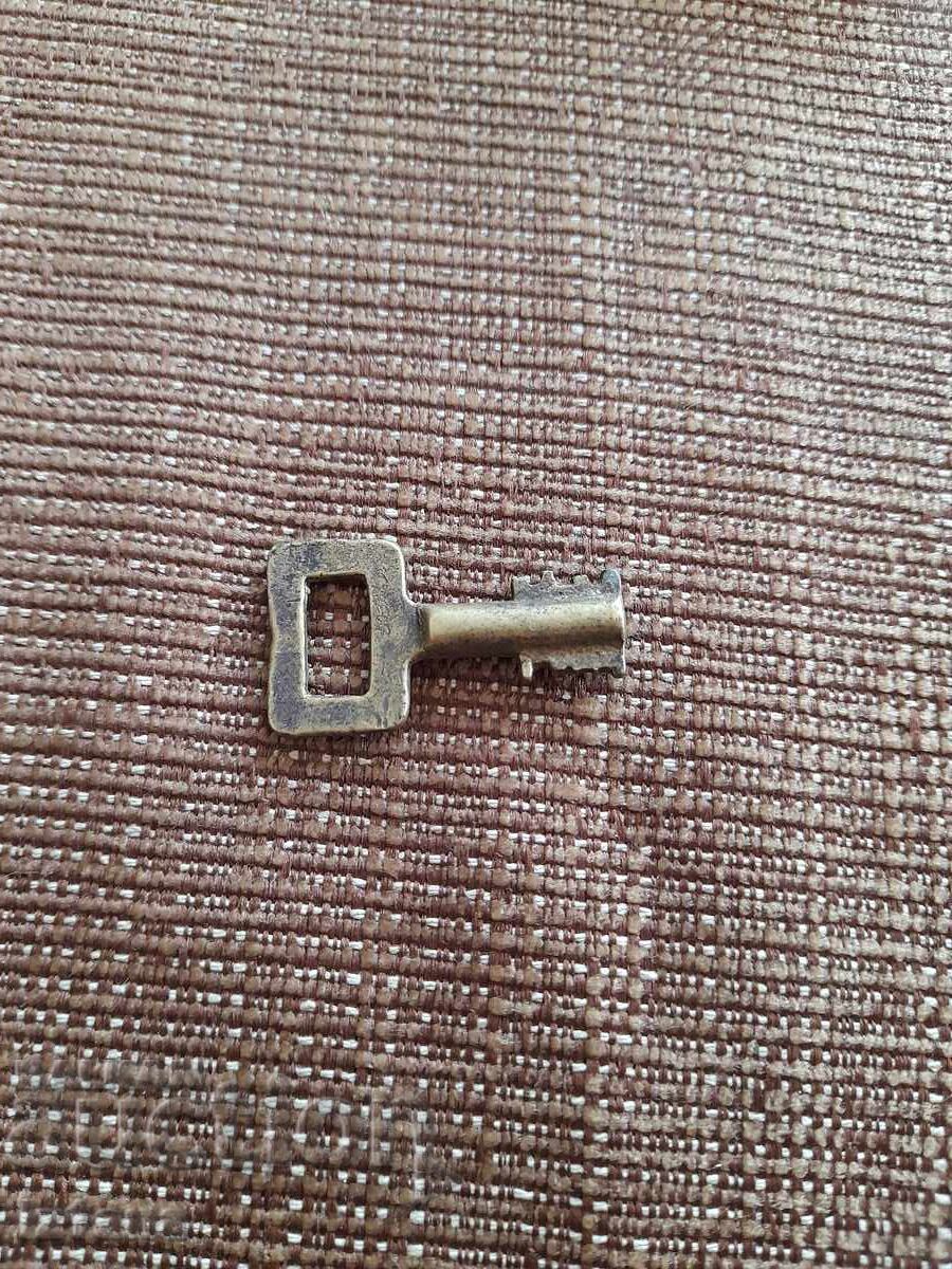 Стар метален ключ Стар метален ключ