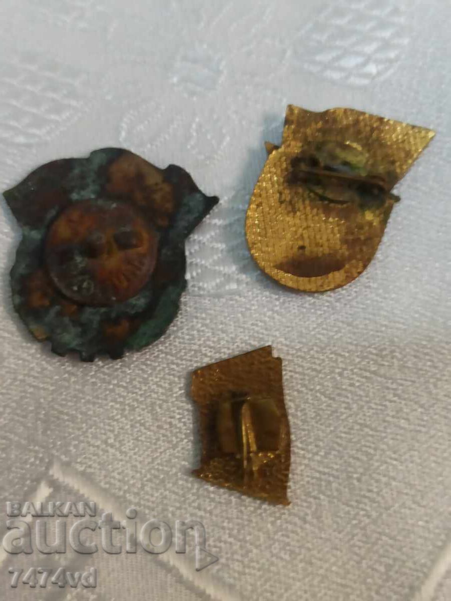 Три стари български военни значки емайлирани. с цена 60.00 лв. | € 30.68