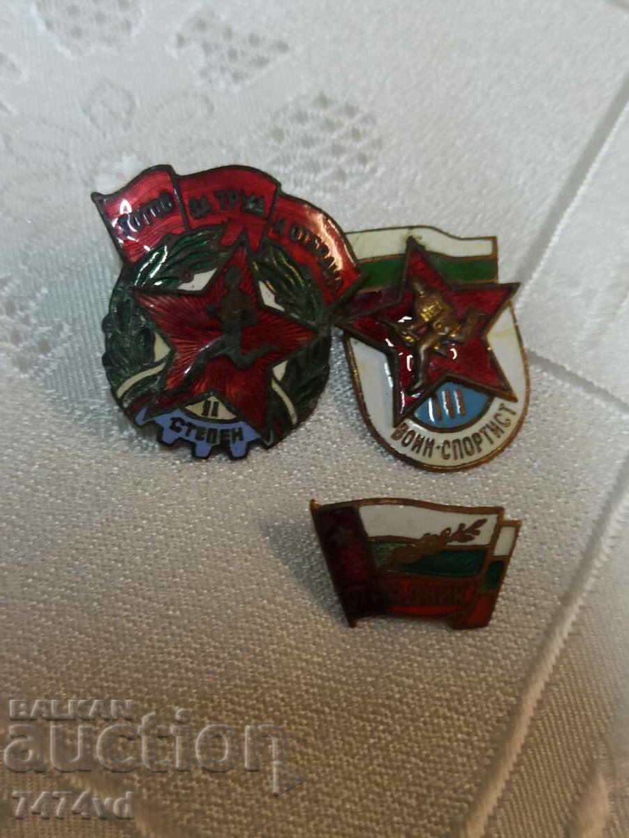 Три стари български военни значки емайлирани.