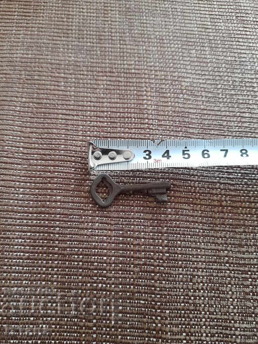 Παλιό μεταλλικό κλειδί με τιμή 11.00 BGN | € 5.62 Παλιό μεταλλικό κλειδί με τιμή 11.00 BGN | € 5.62