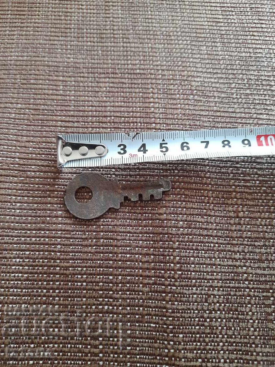 Стар метален ключ с цена 6.00 лв. | € 3.07