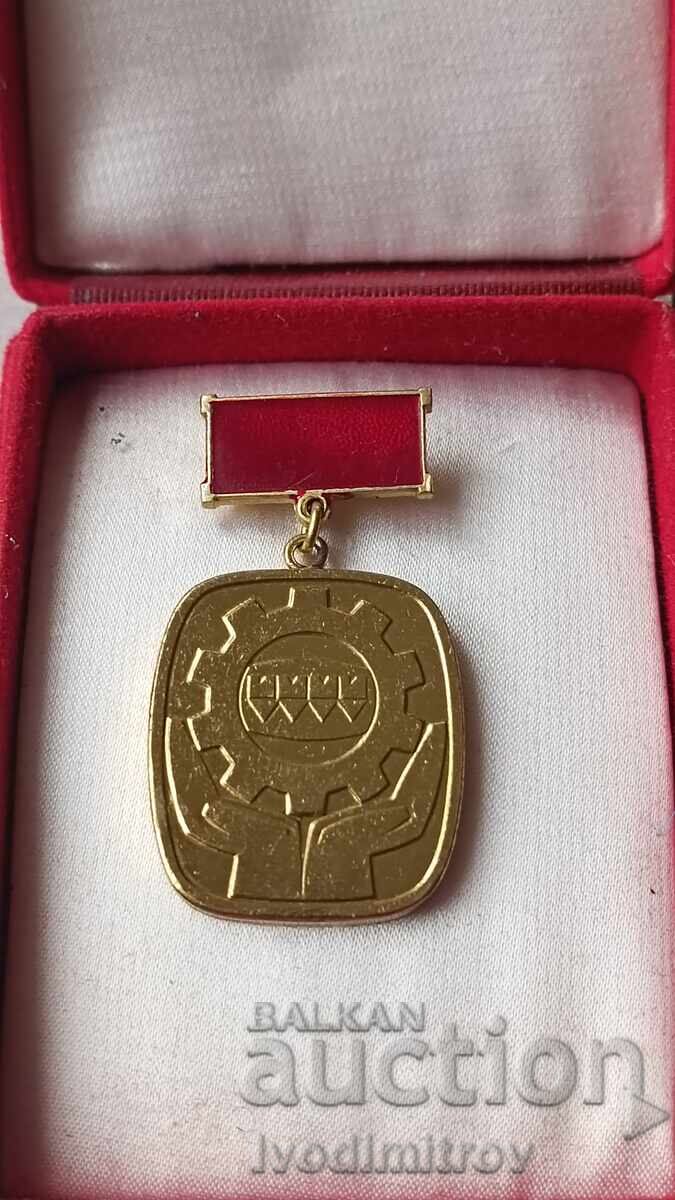 Badge of the Scientific Research Institute for Trade Union Problems Badge of the Scientific Research Institute for Trade Union Problems