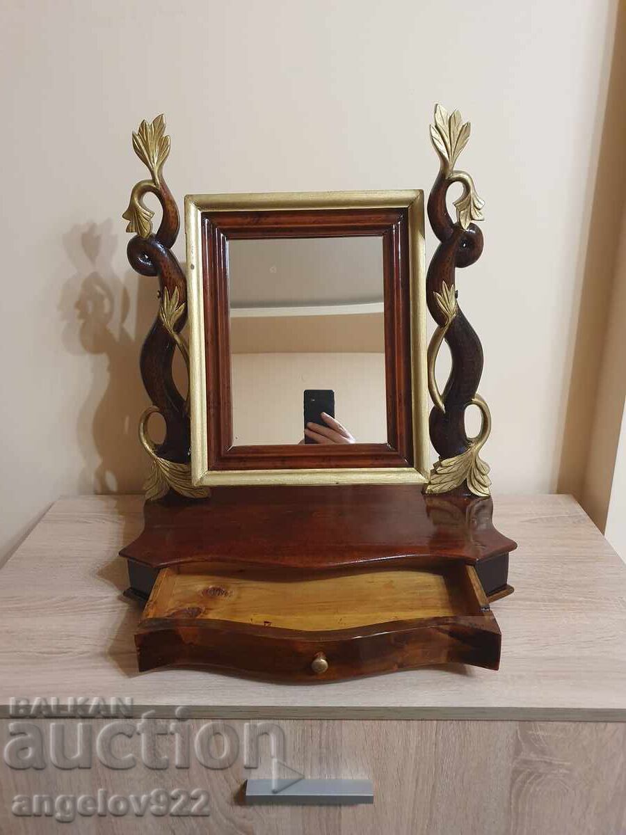 Auction  Beautiful vintage solid wood dressing table!!!