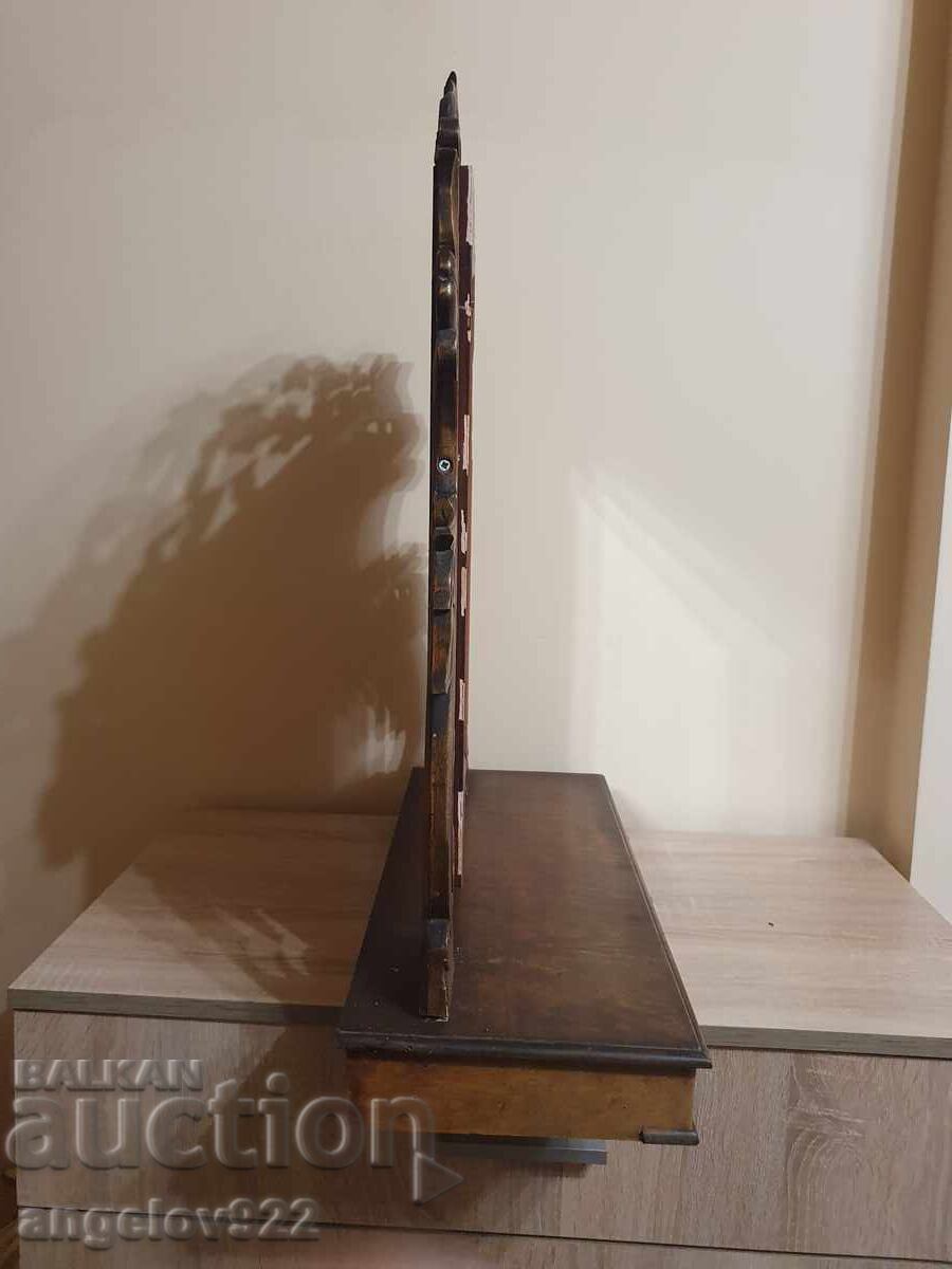 Livrarea Frumoasa masa de toaleta vintage din lemn masiv!!! Livrarea Frumoasa masa de toaleta vintage din lemn masiv!!!