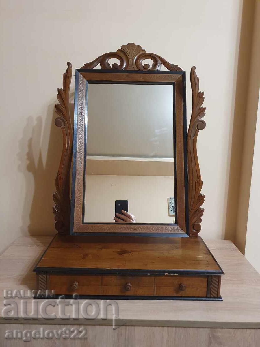 Красива винтидж дървена тоалетката масив!!! с цена 0.01 лв. | € 0.01