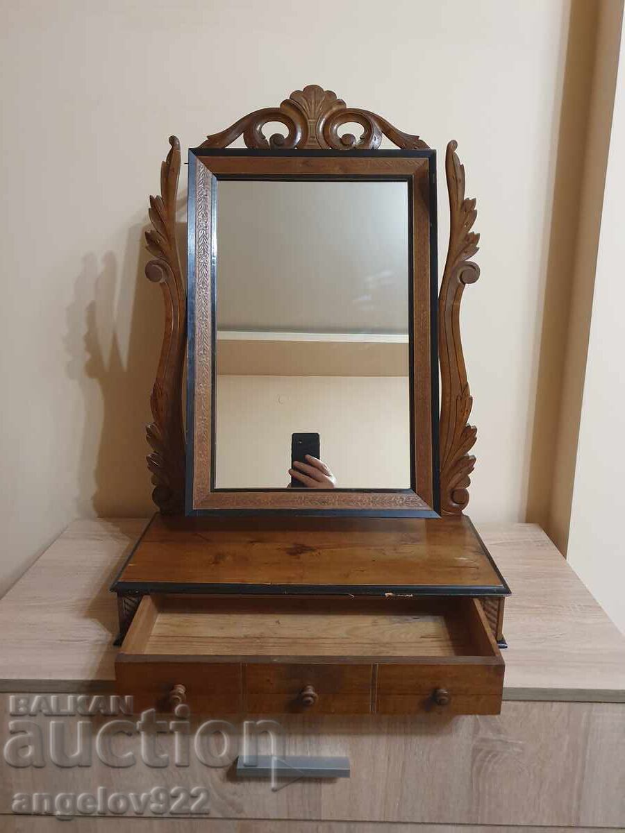 Аукцион Красива винтидж дървена тоалетката масив!!!