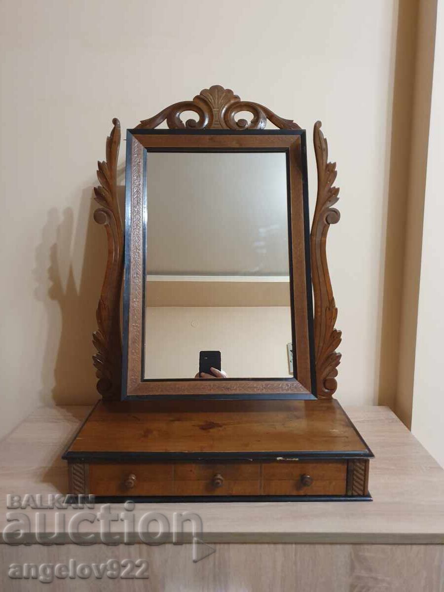 Красива винтидж дървена тоалетката масив!!!