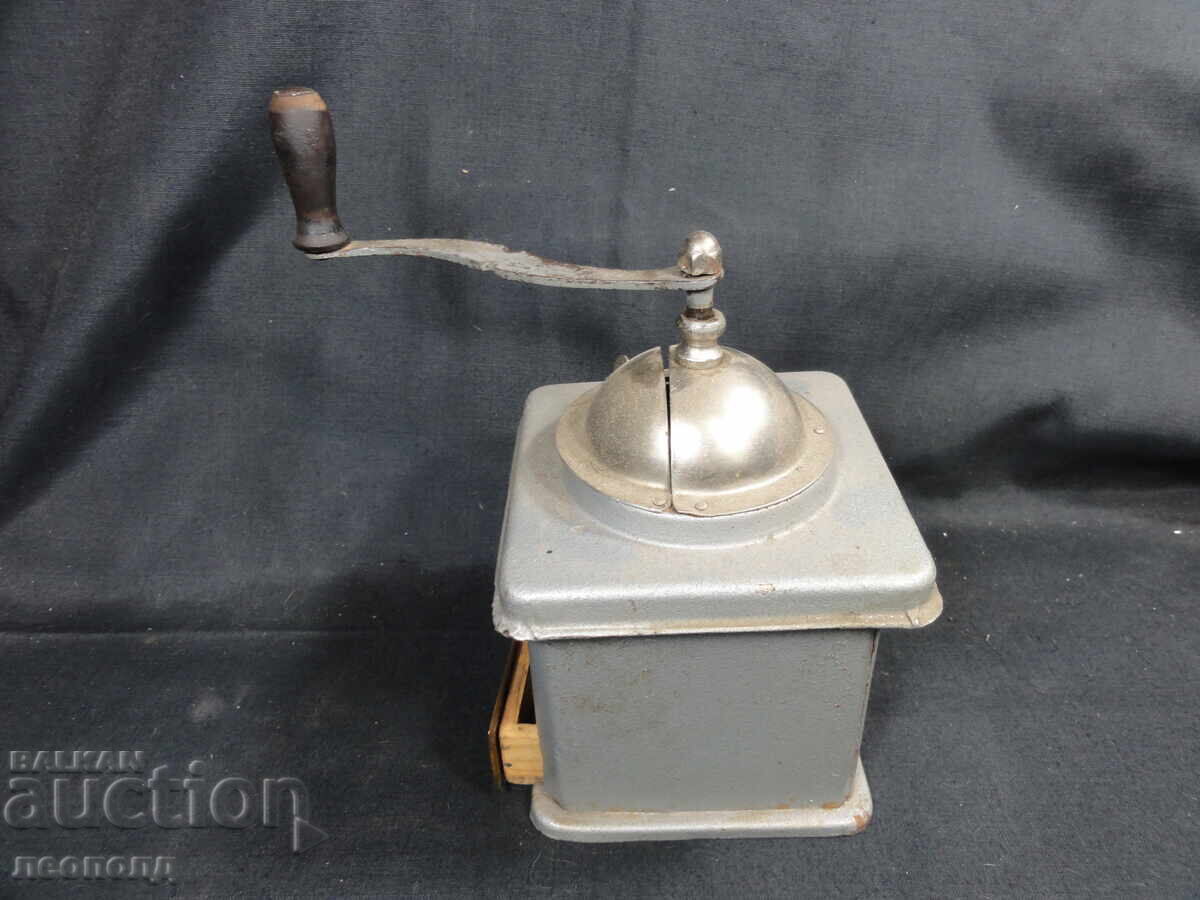 Old Vintage Hand Coffee Grinder with price 0.01 BGN | € 0.01