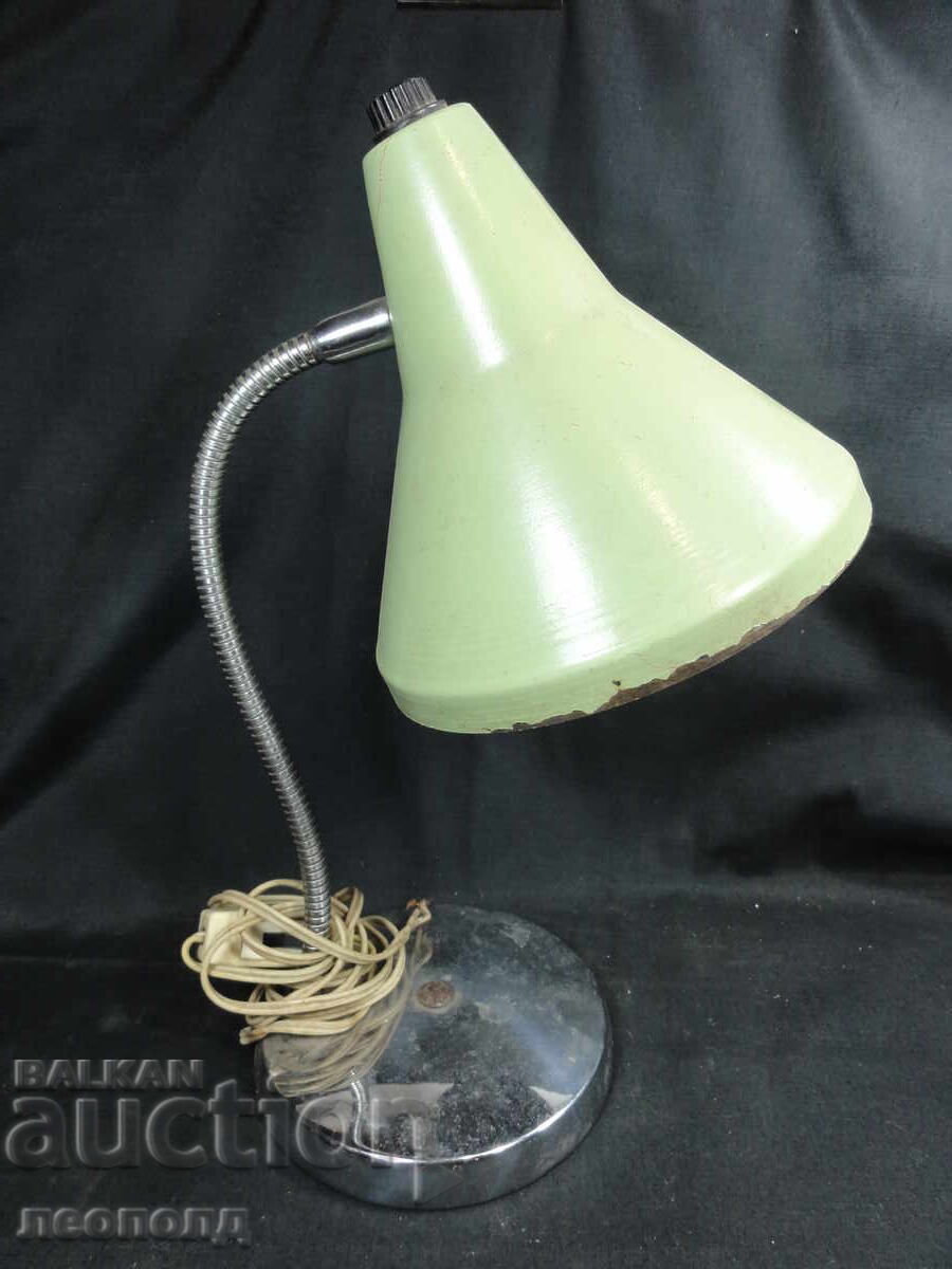 Lampa de lucru de masă retro socială BZTC STARA cu preț 0.01 BGN | € 0.01 Lampa de lucru de masă retro socială BZTC STARA cu preț 0.01 BGN | € 0.01