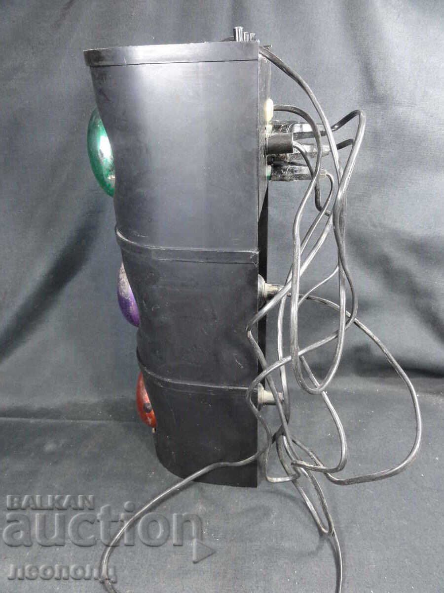 BZTS ΠΑΛΑΙΑ ΡΕΤΡΟ ΤΡIΧΡΩΜΗ ΔΙΣΚΟΛΑΜΠΑ με τιμή 0.01 BGN | € 0.01