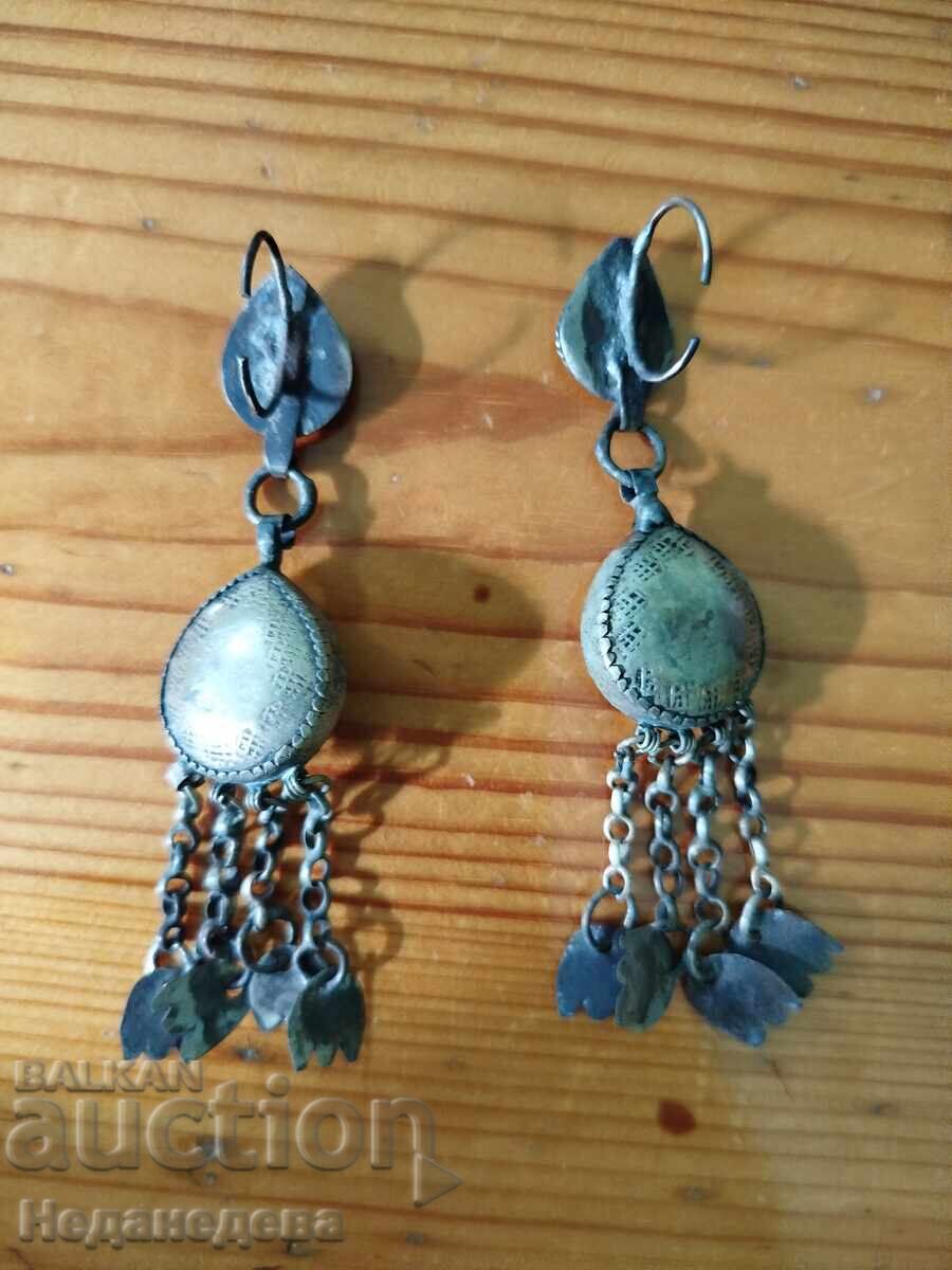 Παράδοση Αρπάλιες, Νάτμπουμ, Σκουλαρίκια