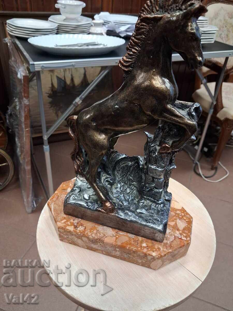 Auction  Figure of a standing horse - polymer resin with a marble base