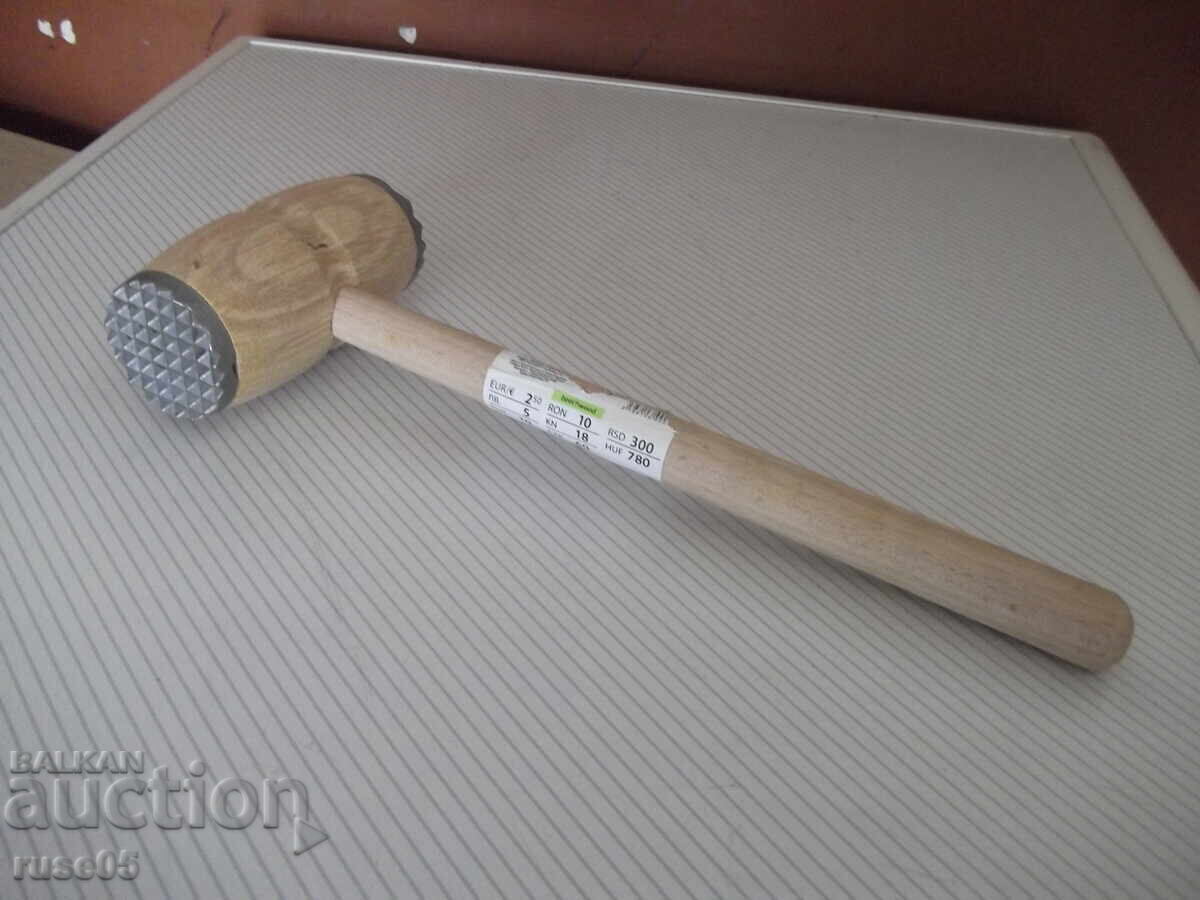 Чук за месо дървен нов с цена 5.00 лв. | € 2.56 Чук за месо дървен нов с цена 5.00 лв. | € 2.56