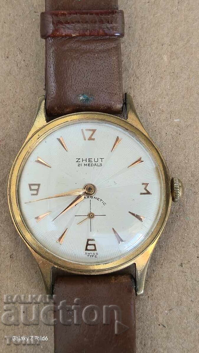 RARE SWISS MADE MILITARY ZHEUT DOESN'T WORK BZC!!!!