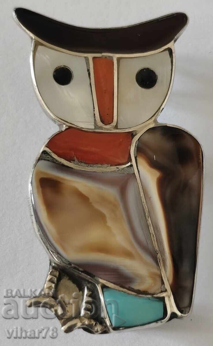 Veche broșă din argint - pandantiv bufniță incrustată cu pietre naturale Veche broșă din argint - pandantiv bufniță incrustată cu pietre naturale