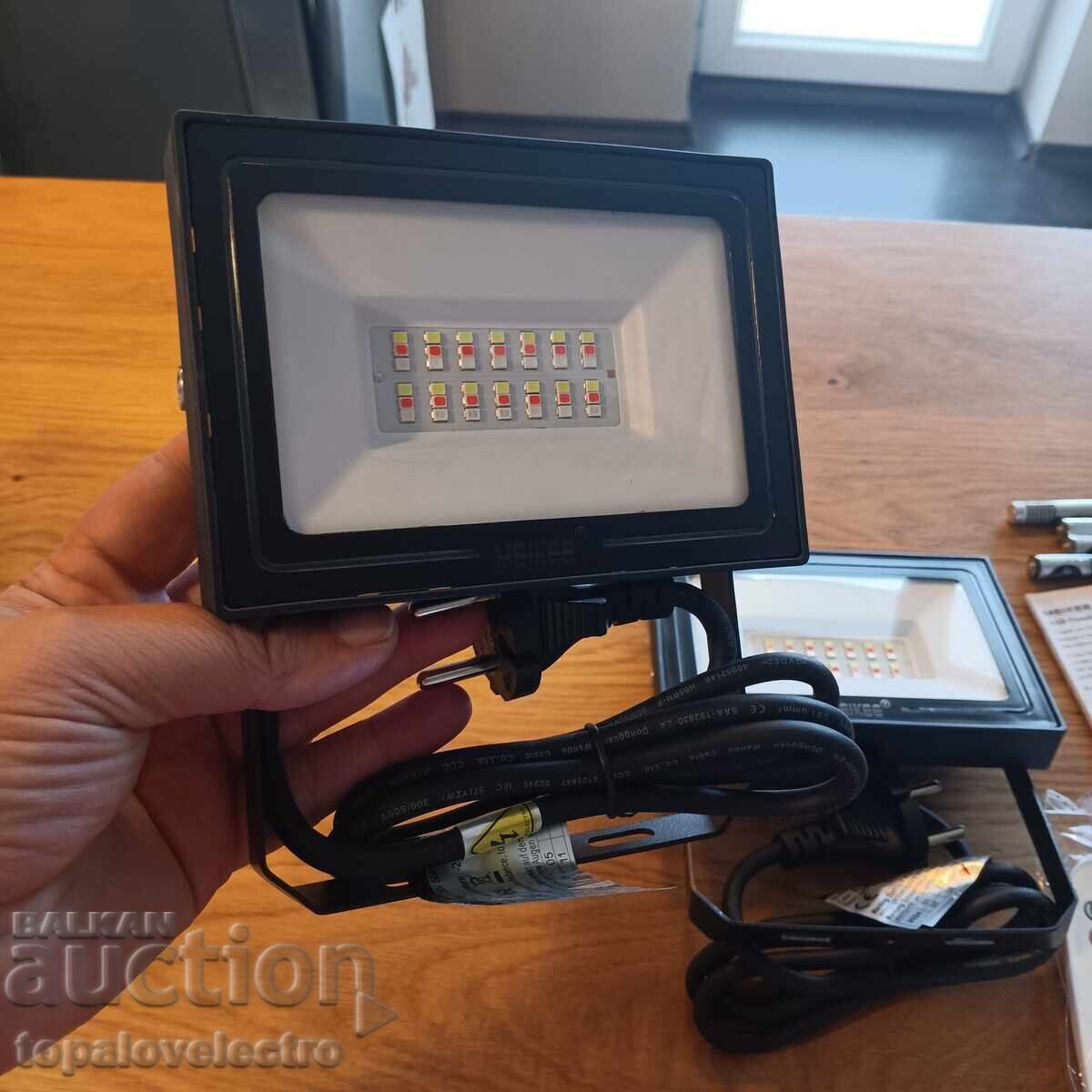 Аукцион НОВИ! RGB прожектори 25W с дистанционно, 10 цвята, IP66, 2 б