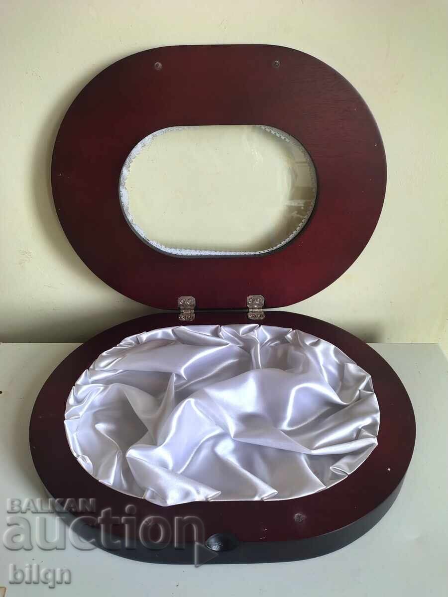 Delivery of Great Large Box With Silver Plating Delivery of Great Large Box With Silver Plating