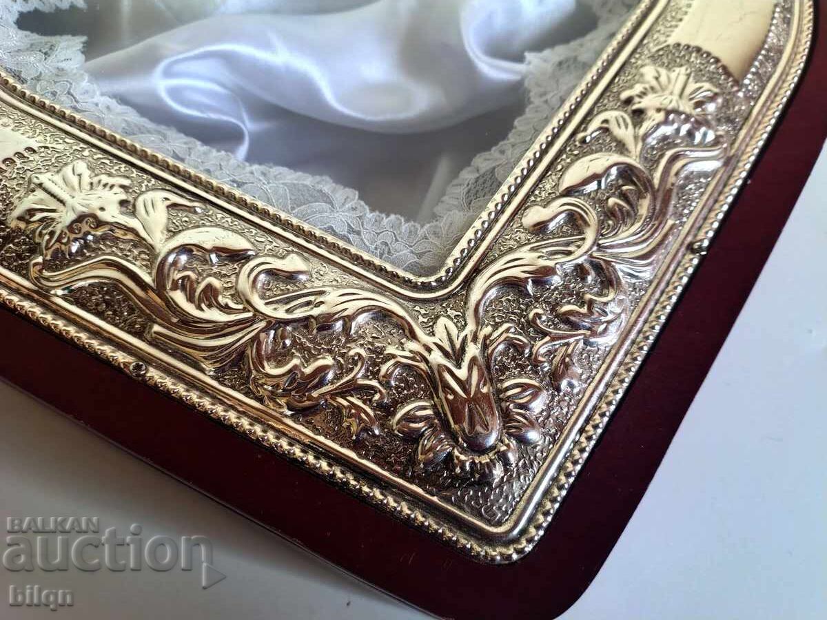 Доставка на Страхотна Голяма Кутия Със Посребряване Сърце