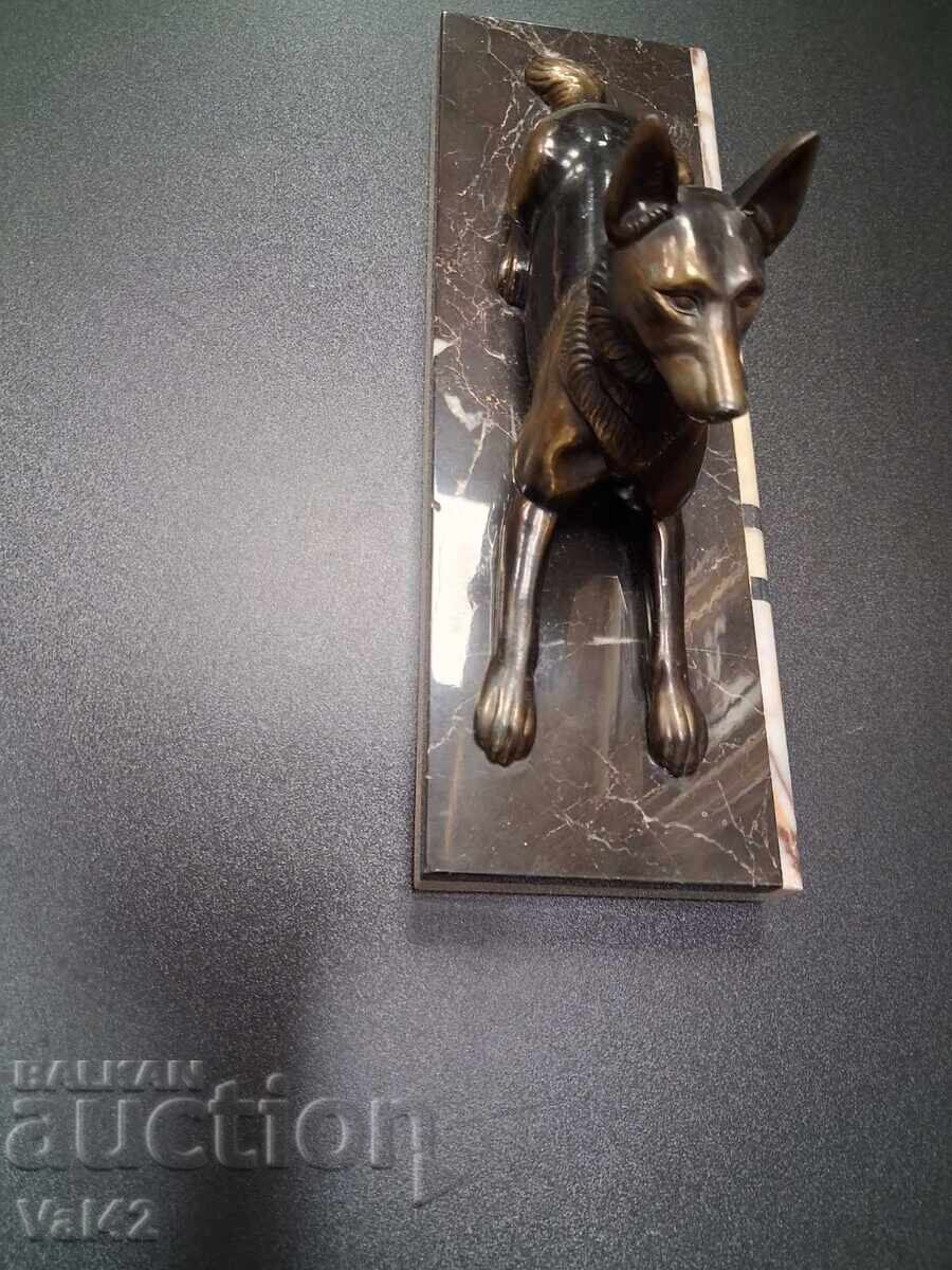 Figurină metalică de câine pe bază de marmură - 7