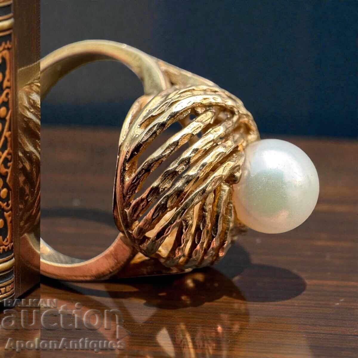 Auction  Golden English Ring with Natural Pearl