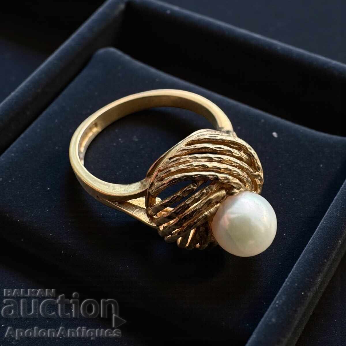Delivery of Golden English Ring with Natural Pearl