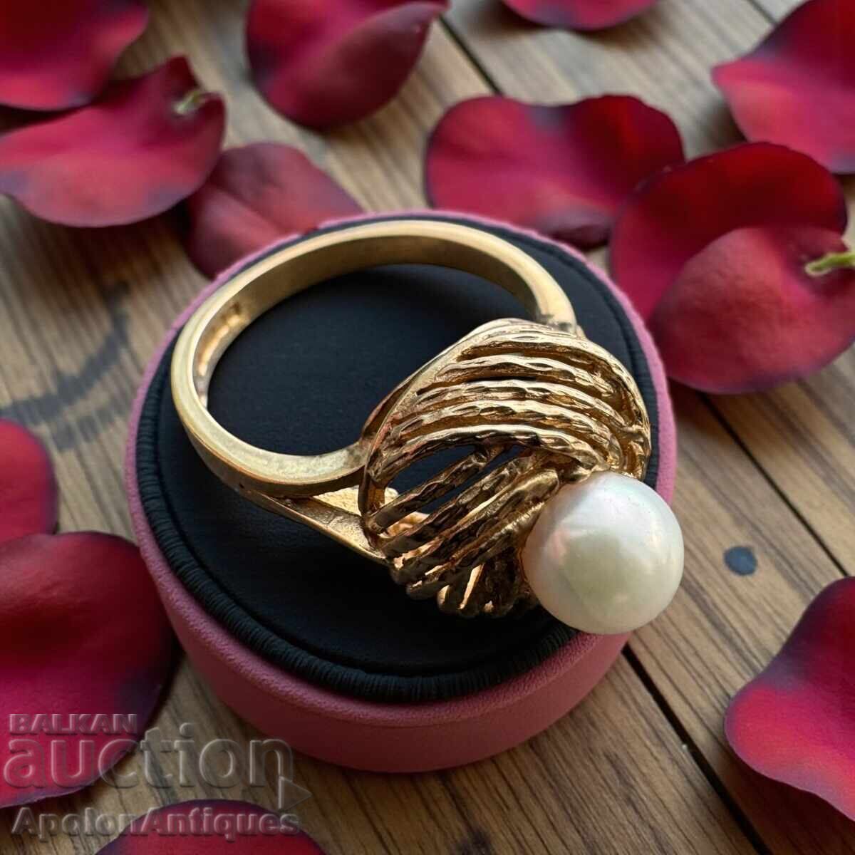Golden English Ring with Natural Pearl