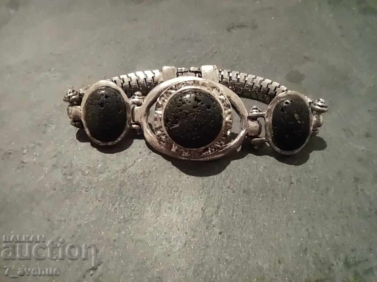 Стара гривна с лава  камъни 3.12.25 с цена 199.00 лв. | € 101.75